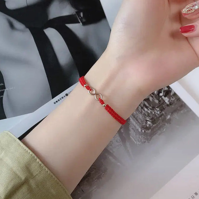 Bracciale con cordoncino intrecciato e simbolo infinito portafortuna rosso