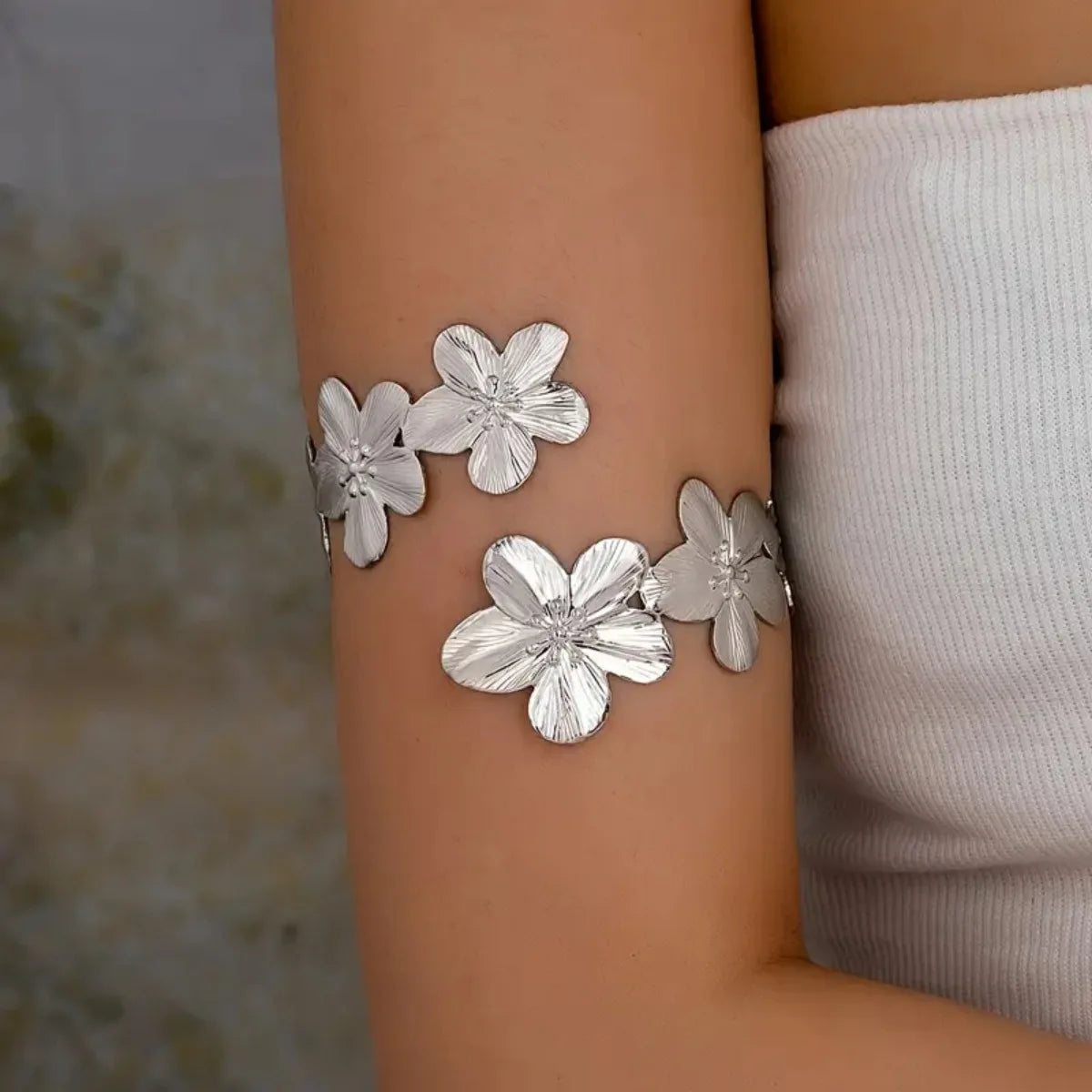 Armband für Damen - Bizepskette mit Blütenblättern Silber