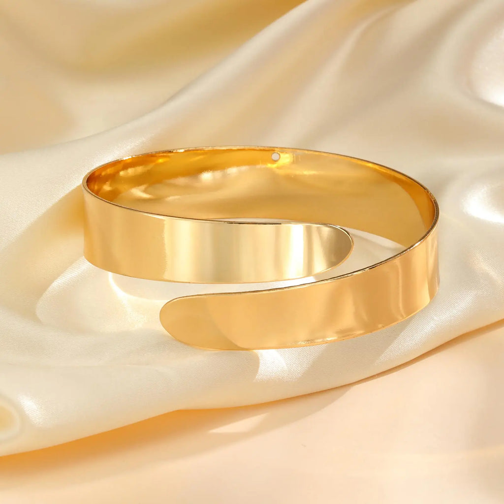 Goldfarbener Oberarmreif für Damen – Bizepskette aus Gold