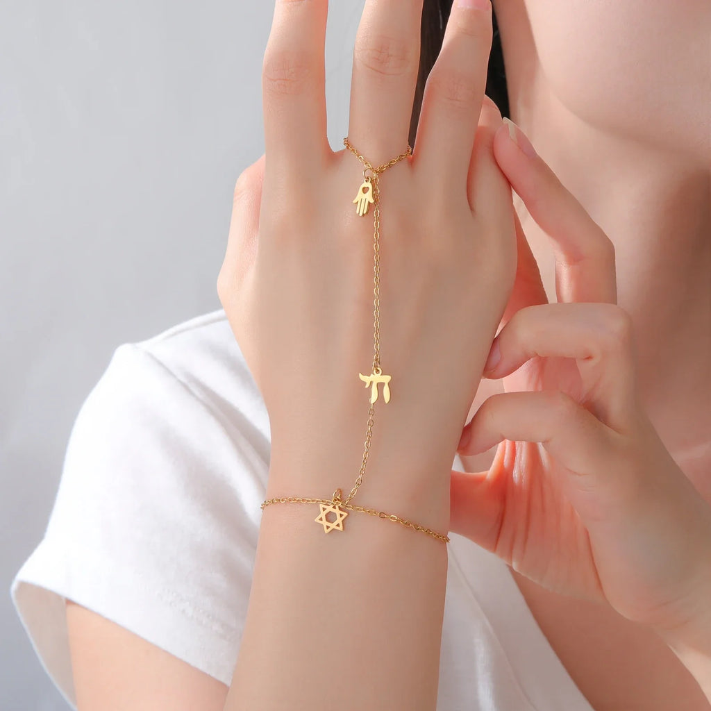 Hand- und Fingerarmband mit jüdischen Schutzanhängern Chai, <span data-glossary-id="">Davidstern</span> und Fatmas Hand <span data-glossary-id="">Stern</span> Gold