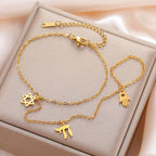 Hand- und Fingerarmband mit jüdischen Schutzanhängern Chai, <span data-glossary-id="">Davidstern</span> und Fatmas Hand <span data-glossary-id="">Stern</span> Gold