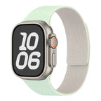 Magnetisches Ersatzarmband aus Silikon für die Apple Watch in Minzgrün-Weiß