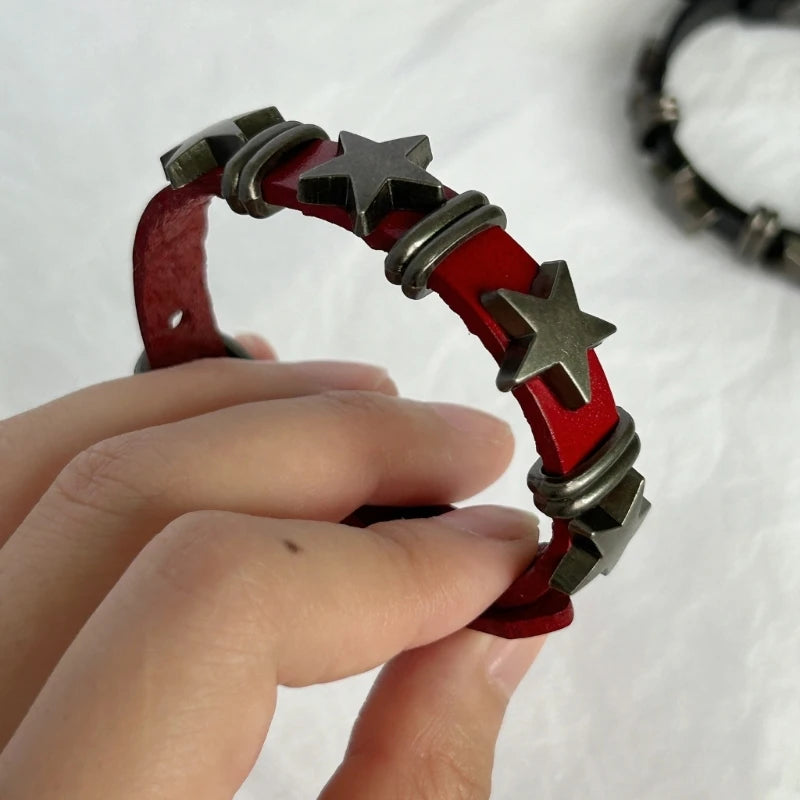 Vintage-Stil Armband mit roten Sternen