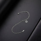 Vergoldetes Armband mit kleinem spiralförmigen silbernen Anhänger