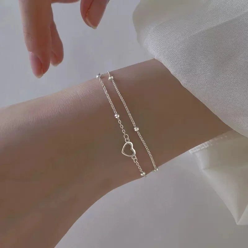 Armband mit doppeltem Herz und Perlen