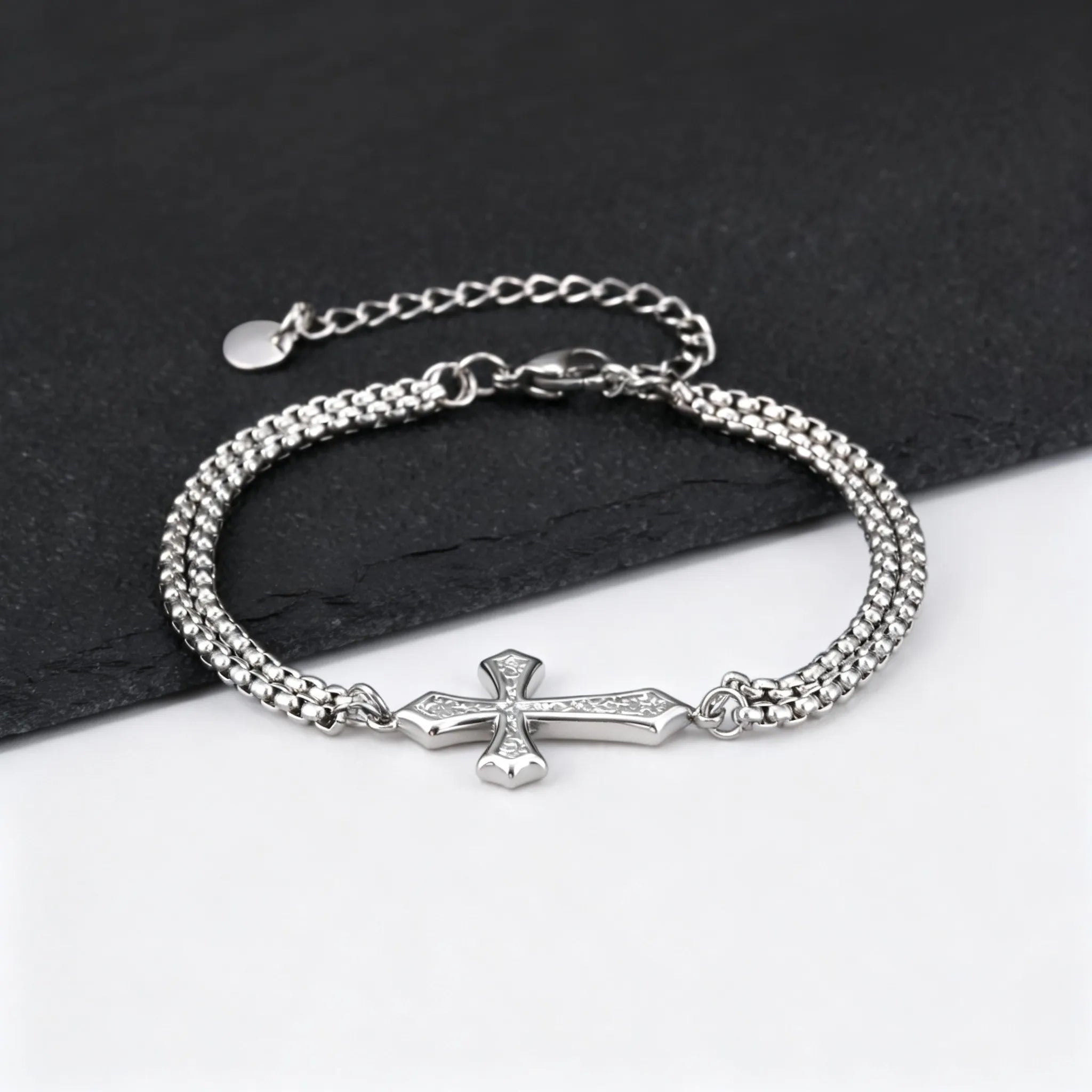 Doppelreihiges Armband mit Kreuz