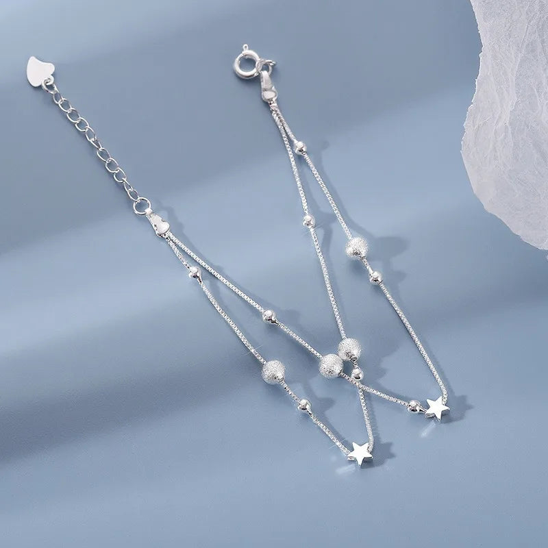Doppelreihiges Armband mit Sternen und sandgestrahlten Perlen