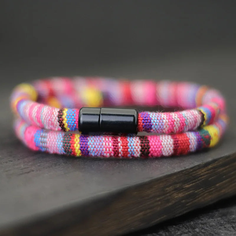 Ethnisches doppelt geflochtenes Armband mehrfarbig rosa