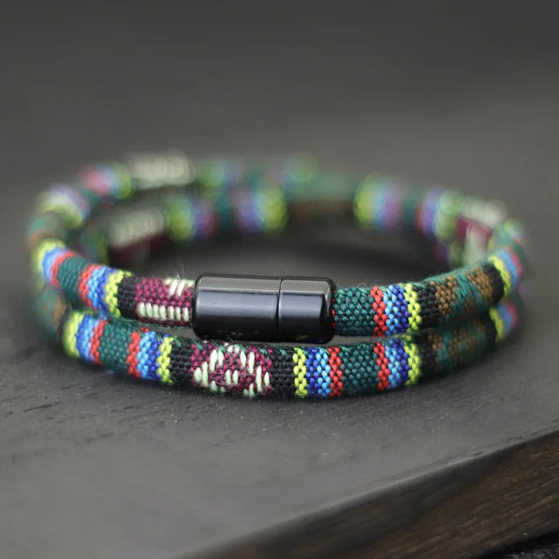 Ethnisches doppelt geflochtenes Armband mehrfarbig grün
