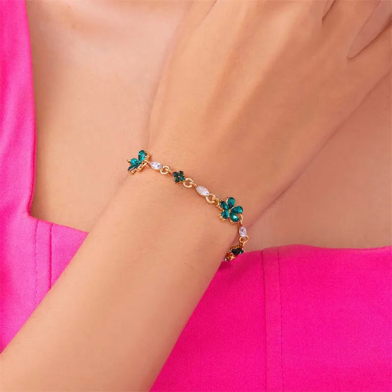 Elegantes Armband mit grünen Blumen