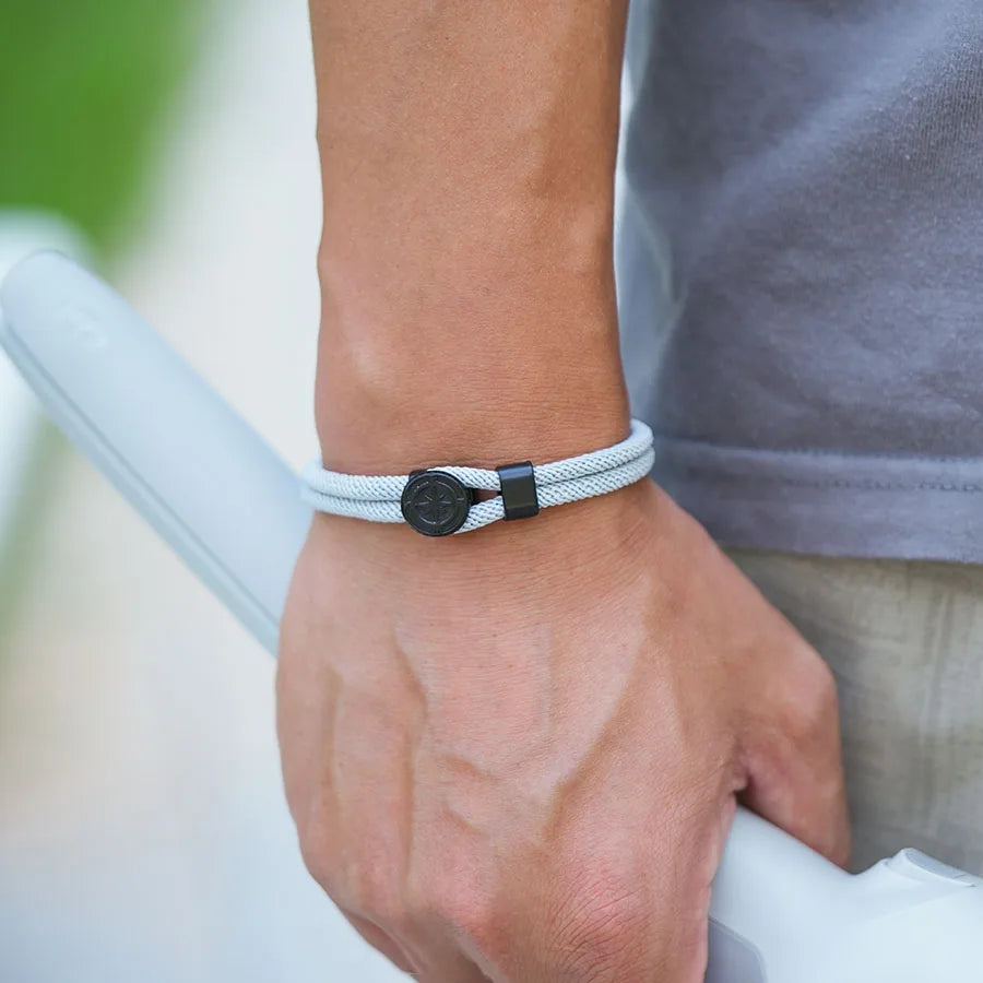 Seilarmband mit schwarzem Kompass Windrose grau