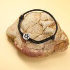 Seilarmband mit dem jüdischen Symbol des schwarzen und silbernen Davidsterns
