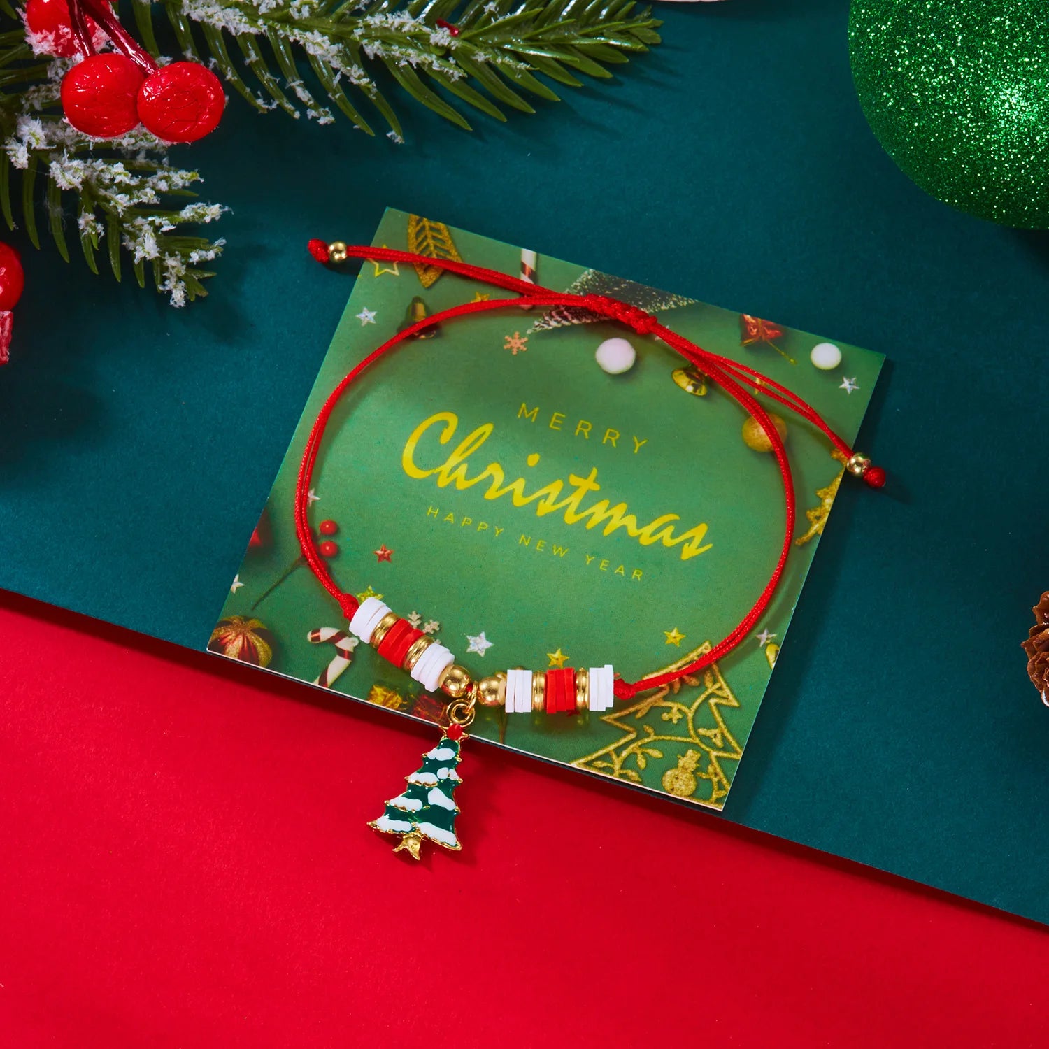 Seilarmband mit rotem Weihnachtsbaum-Anhänger