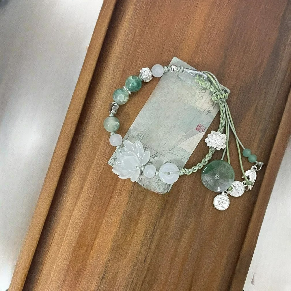 Seilarmband mit Perlen und Lotusblume