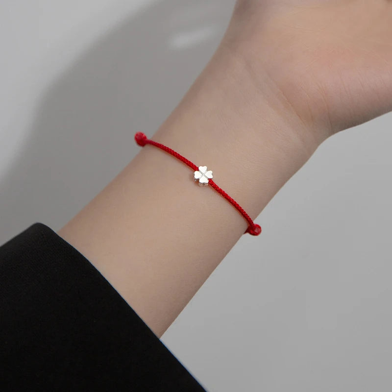 Seilarmband mit vierblättrigem Kleeblatt Weiß Rot
