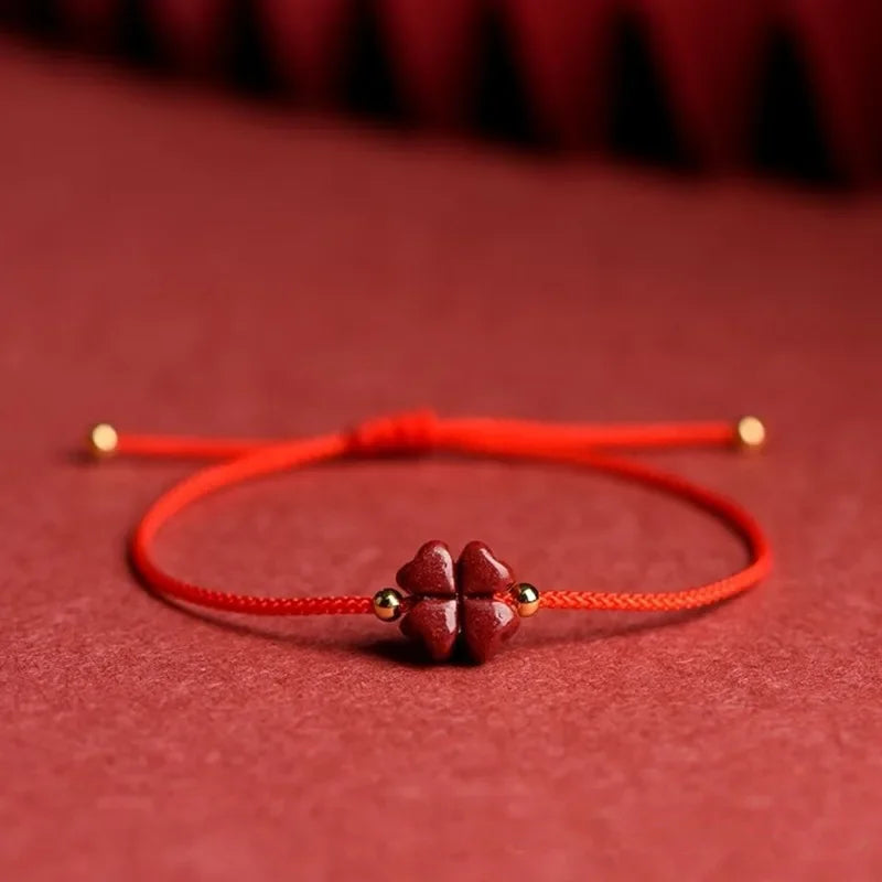 Seilarmband mit vierblättrigem Kleeblatt aus rotem Zinnoberstein