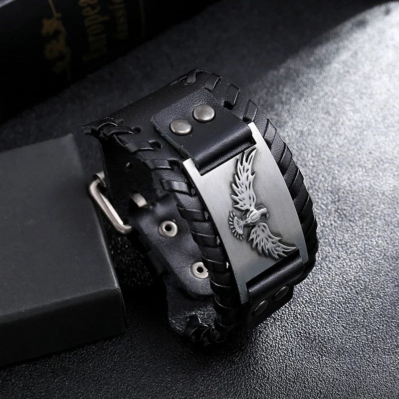 Schwarzes Lederarmband mit Adler