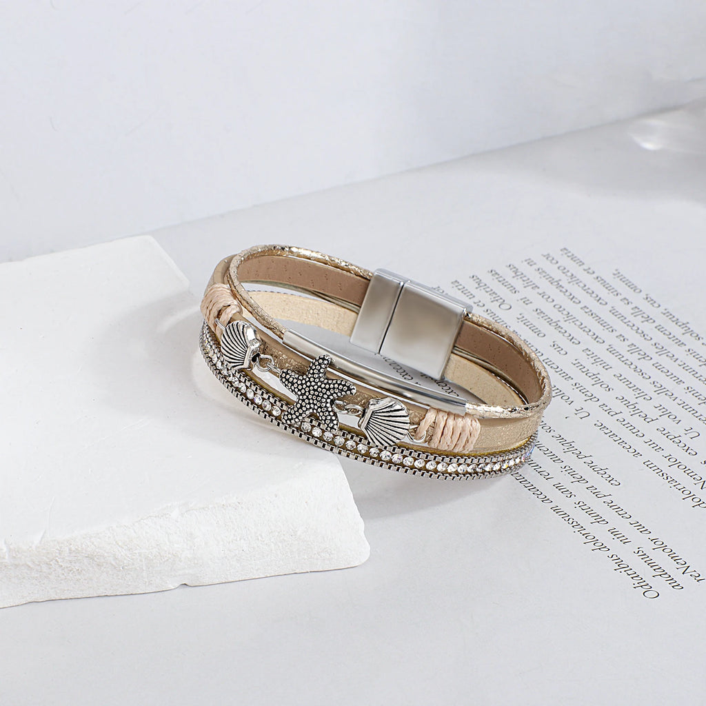Armband aus Leder mit Muschel und Seestern in Weißgold