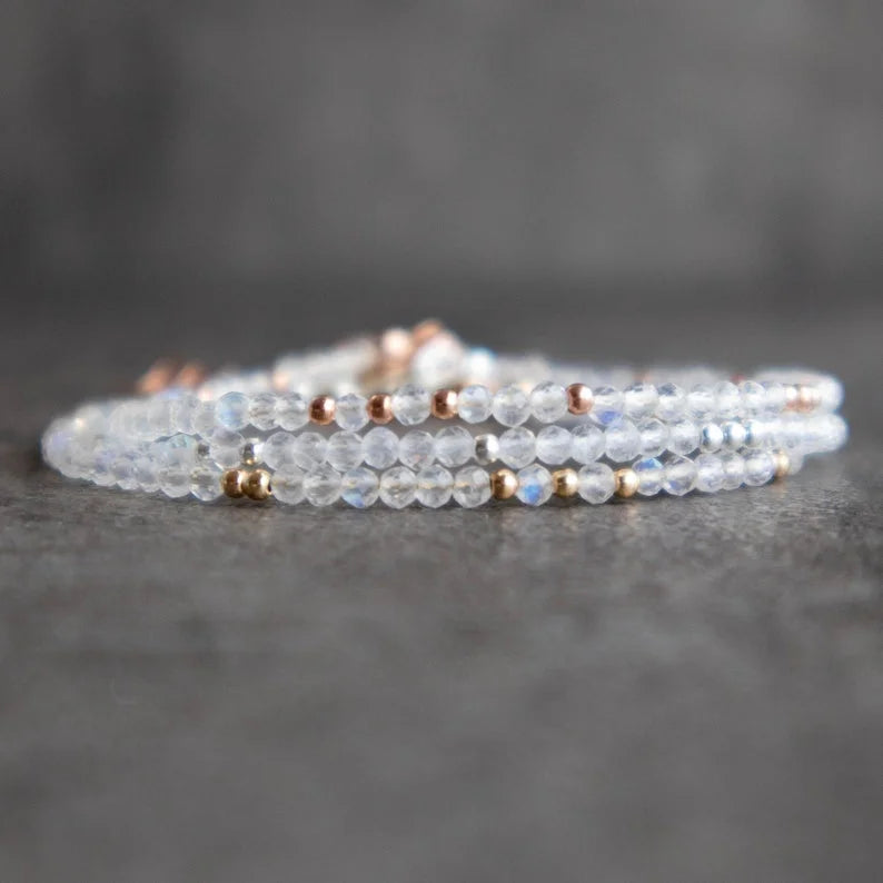 Armband aus feinen Mondsteinsteinen