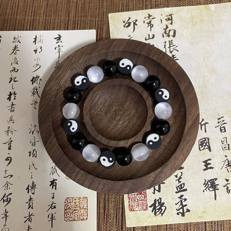 Schwarz-weißes Yin-Yang-Perlenarmband