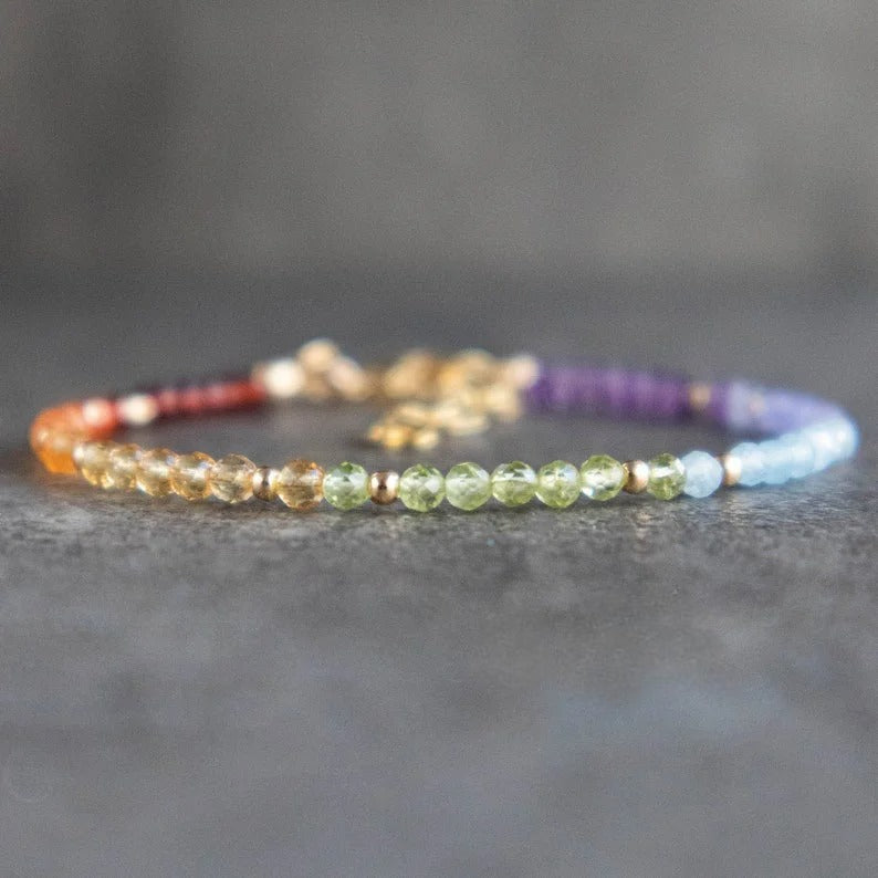 Armband aus Natursteinen 7 Chakren 
