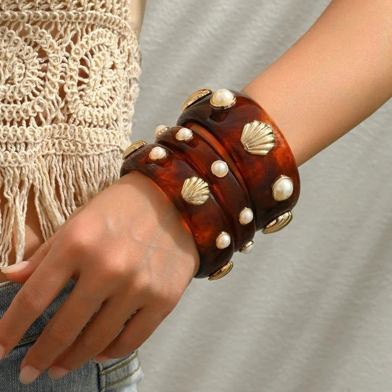 Armband aus Harz mit Bernsteinmuschel