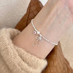 Armband mit Fliegenschleife und Perle