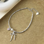 Armband mit Fliegenschleife und Perle