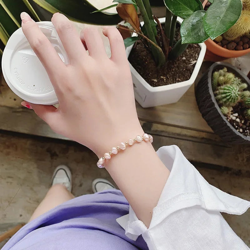 Armband mit rosa Perlen