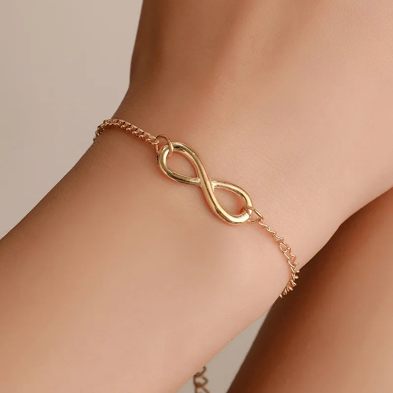 Diskretes Infinity-Armband Gold
