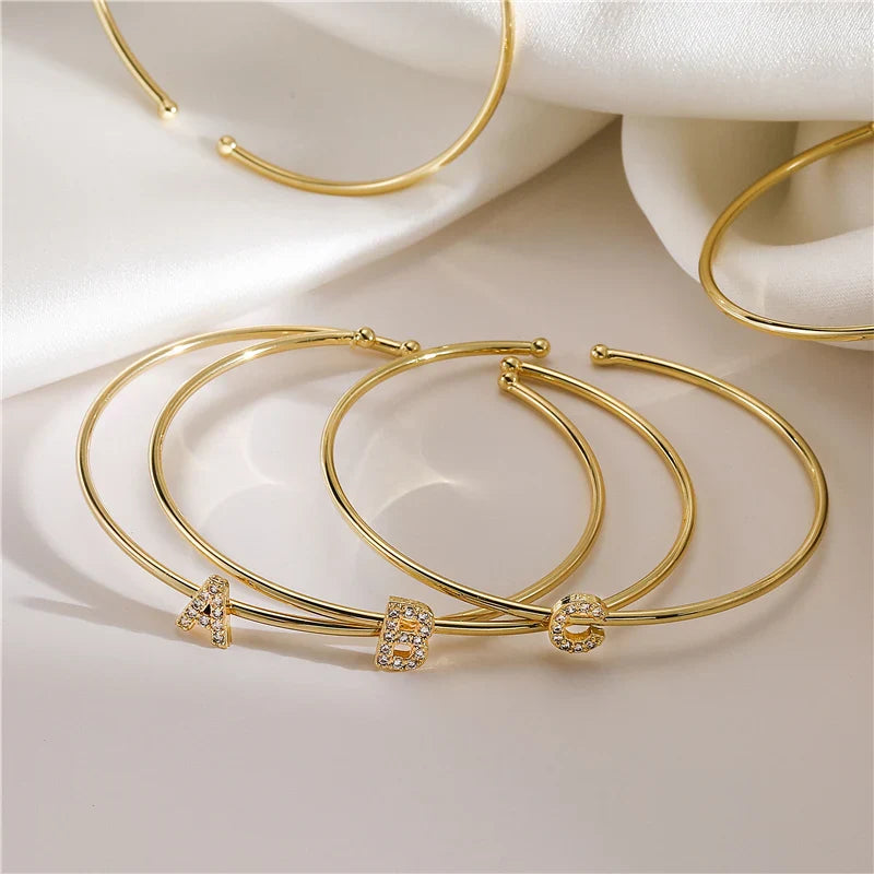 Minimalistisches Initialen-Armband a