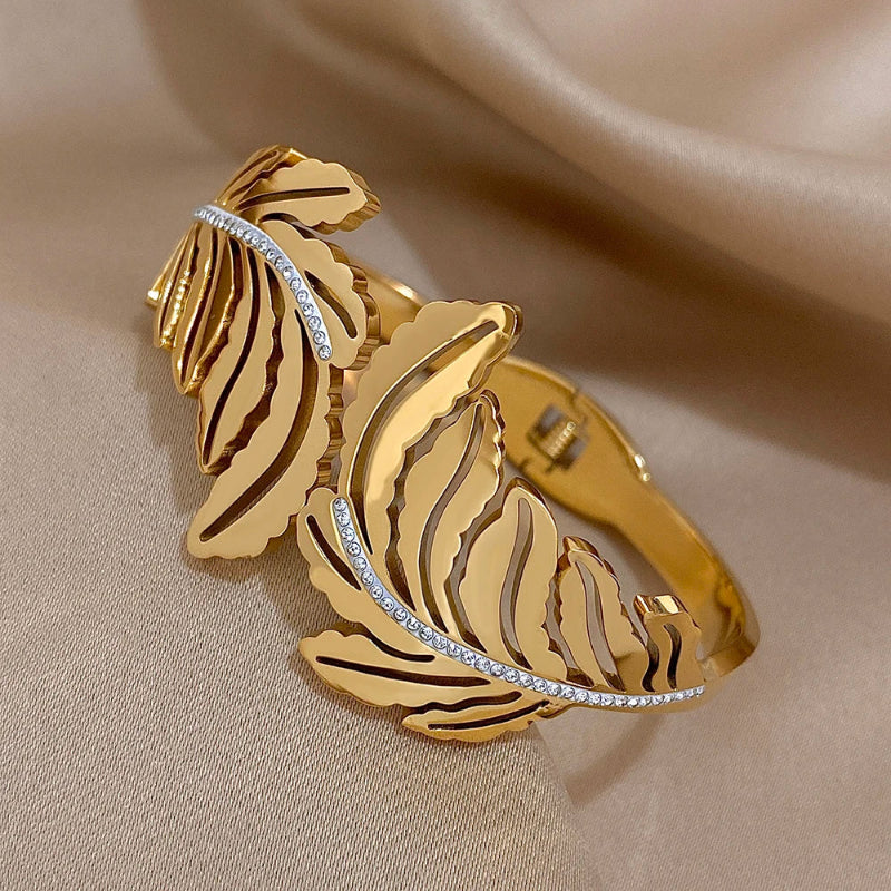 Breites Armband mit goldenem Palmenblatt