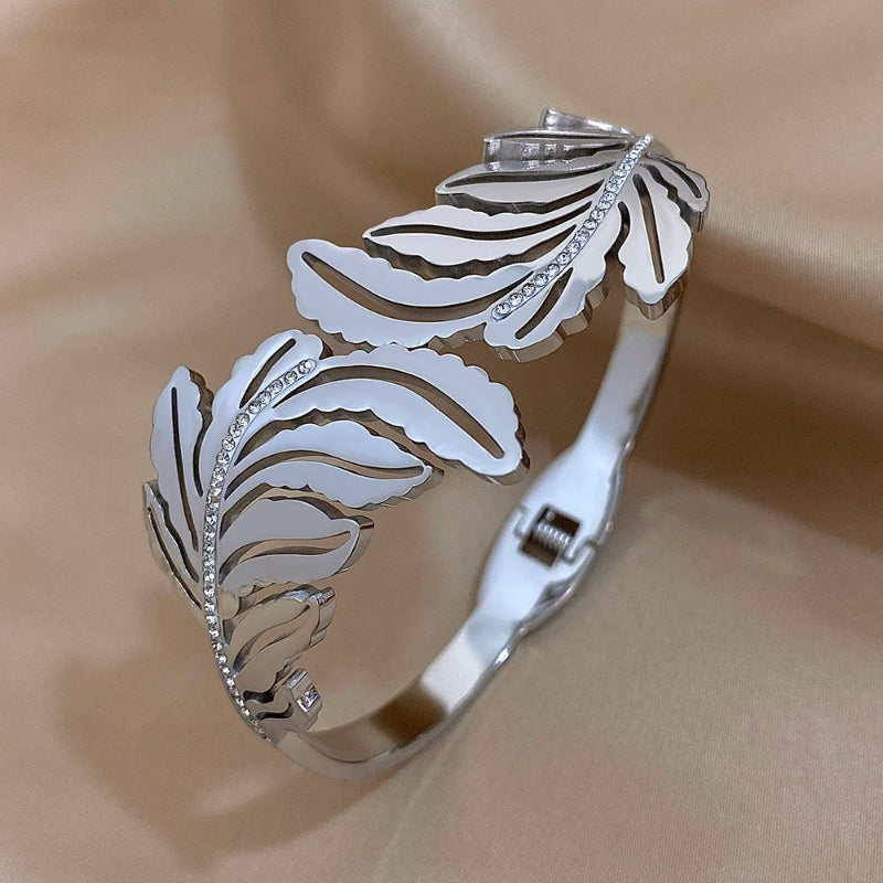 Breites Armband mit silbernem Palmenblatt