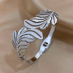 Breites Armband mit silbernem Palmenblatt