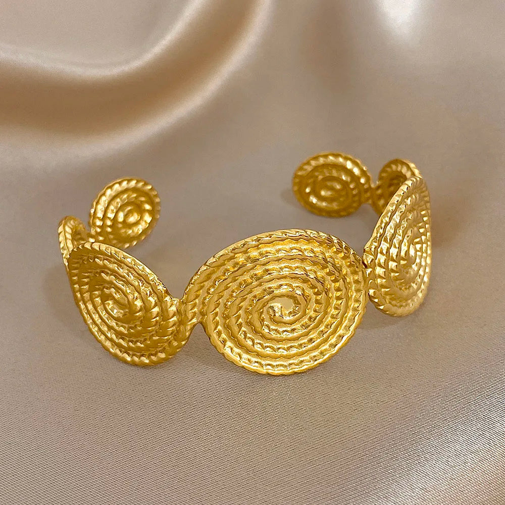 Armreif mit Spiralmotiv