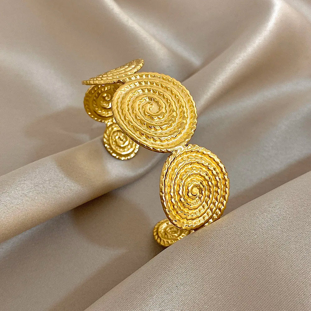 Armreif mit Spiralmotiv