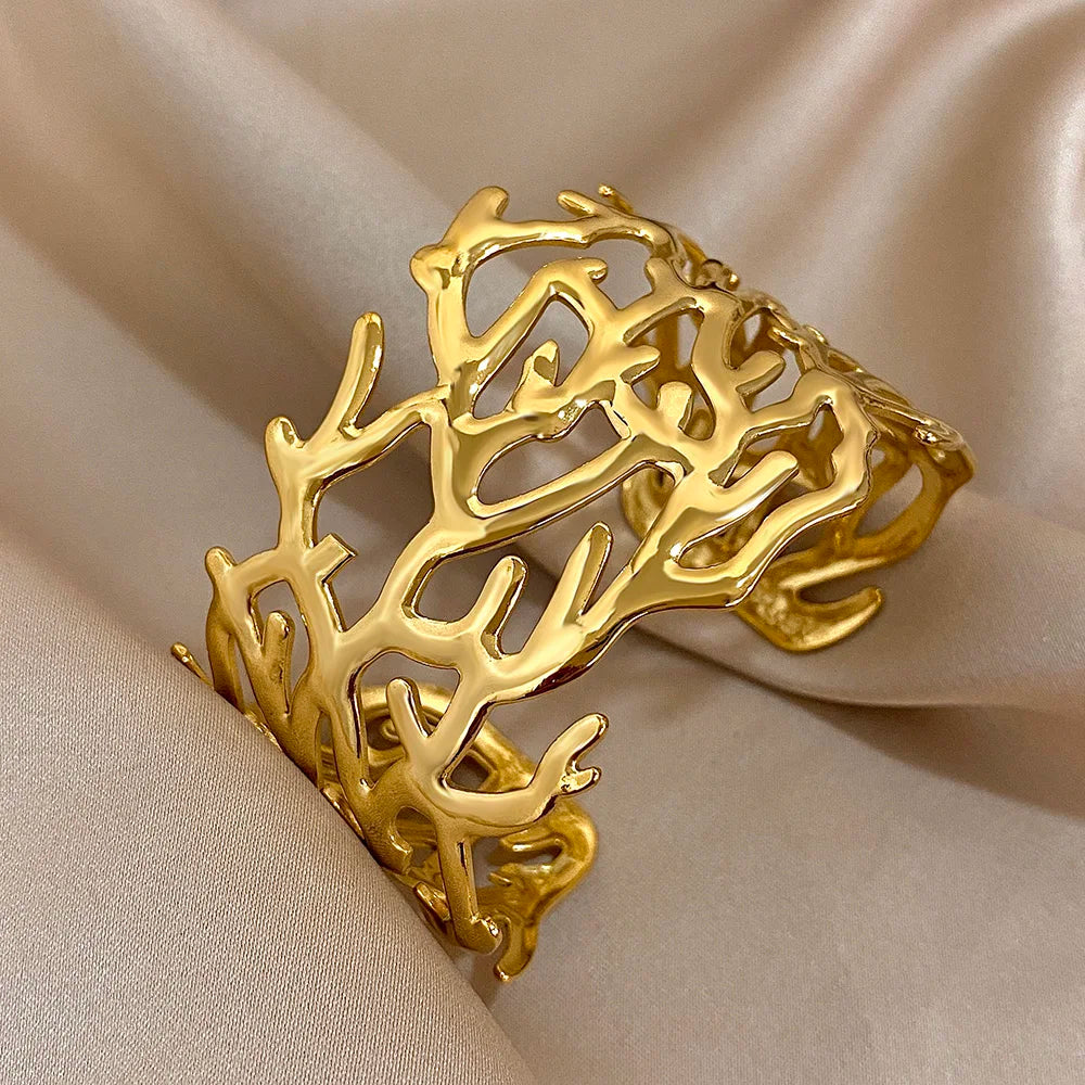 Goldfarbenes Korallen-Cuff-Armband für Damen Gold