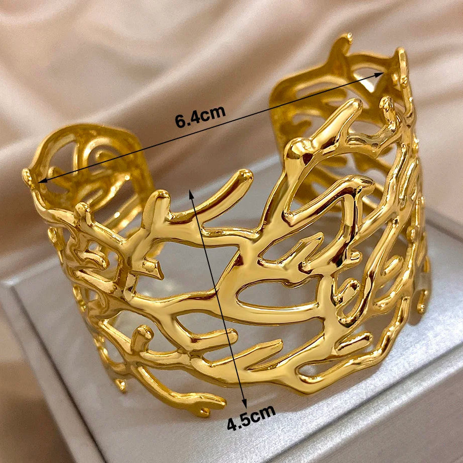 Goldfarbenes Korallen-Cuff-Armband für Damen 