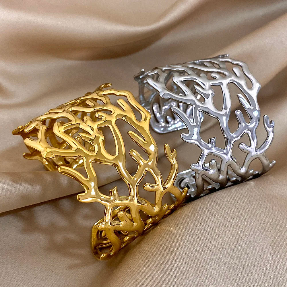 Goldfarbenes Korallen-Cuff-Armband für Damen Gold