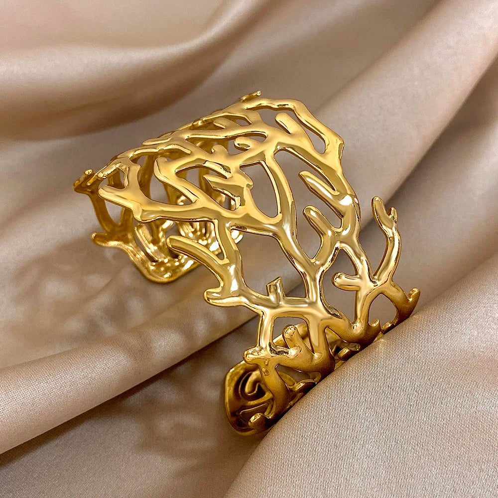 Goldfarbenes Korallen-Cuff-Armband für Damen Gold