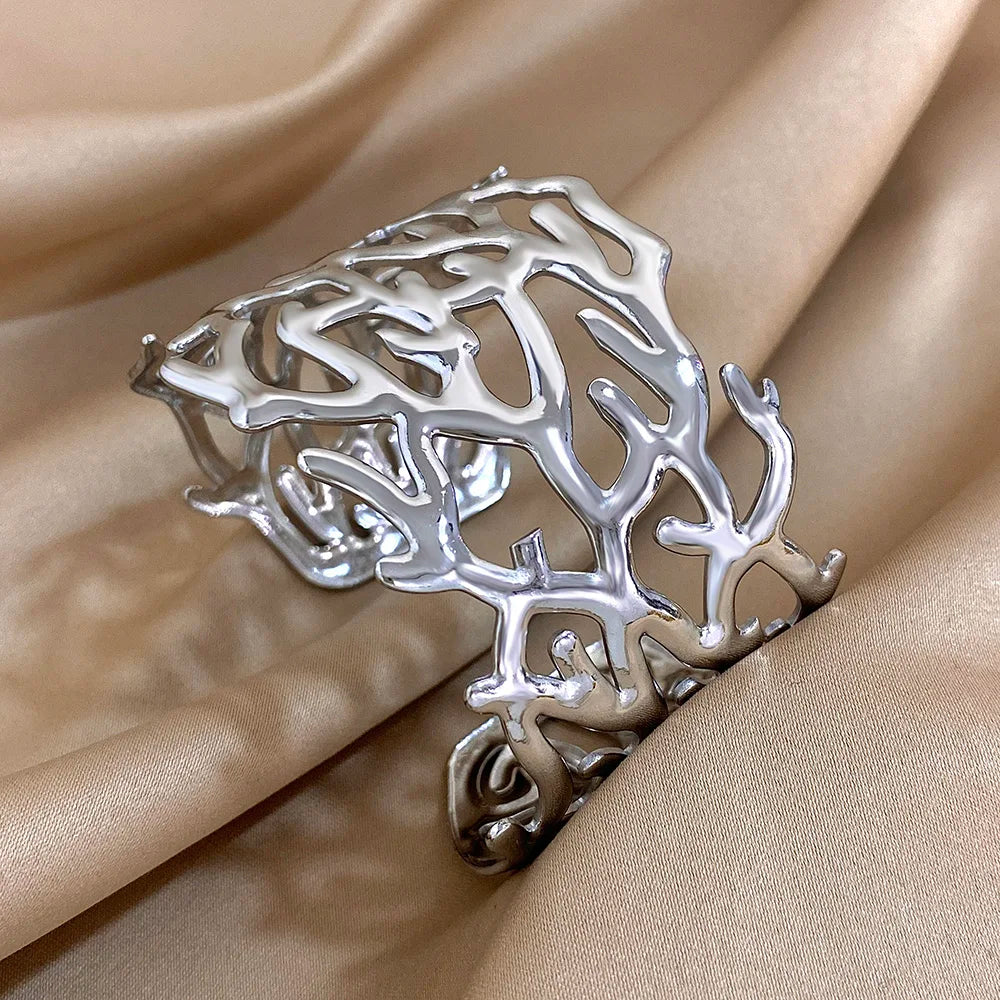 Goldfarbenes Korallen-Cuff-Armband für Damen Silber