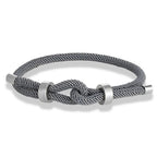 Moderne Armband aus geflochtener Kordel mit grauem Knoten