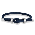 Moderne Armband aus geflochtener Kordel mit marineblauem Knoten