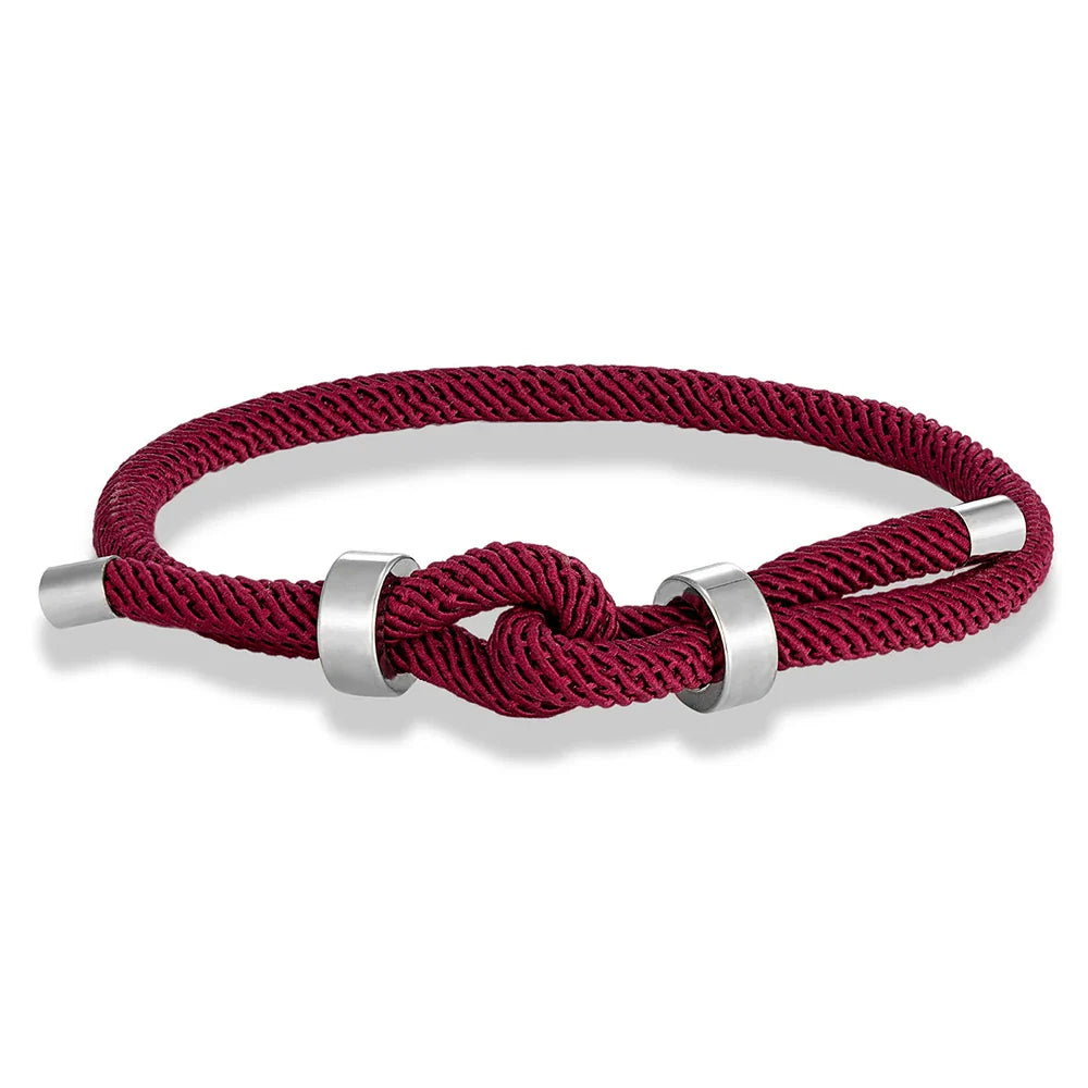 Moderne Armband aus geflochtener Kordel mit bordeauxfarbenem Knoten