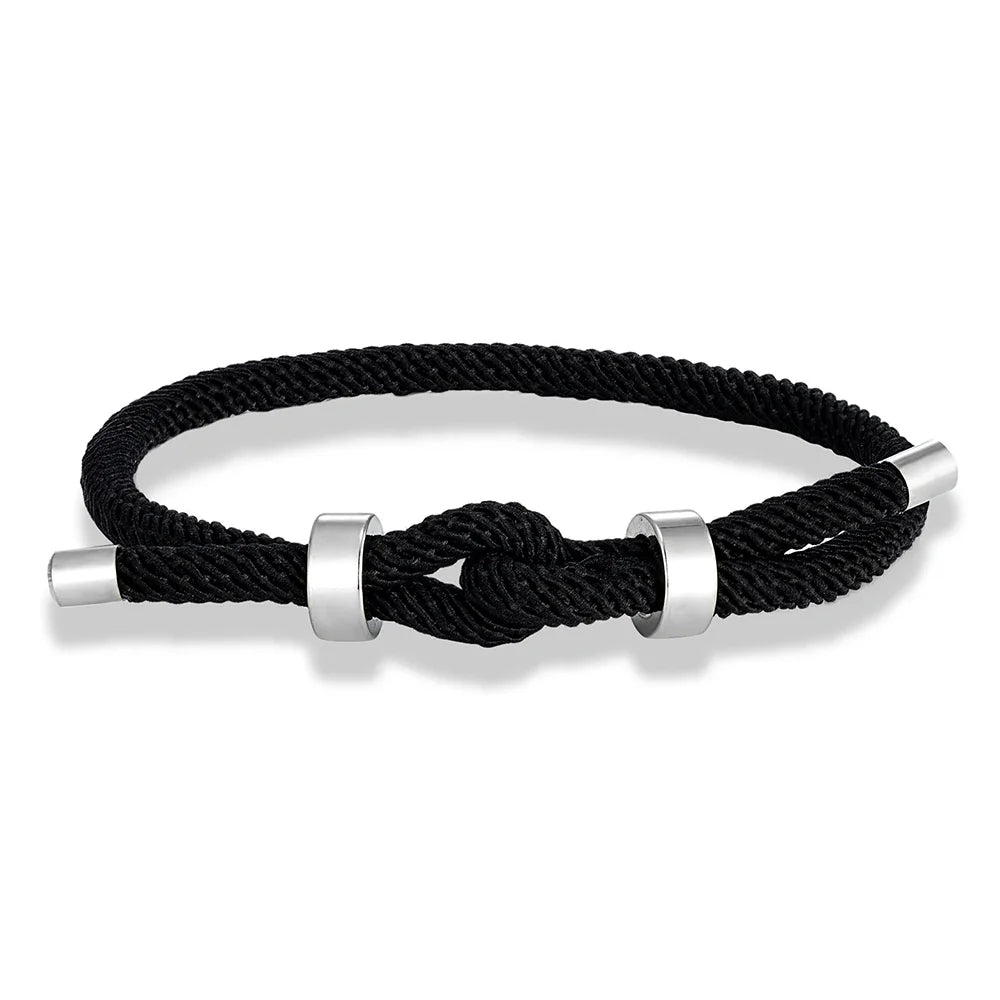 Moderne Armband aus geflochtener Kordel mit schwarzem Knoten