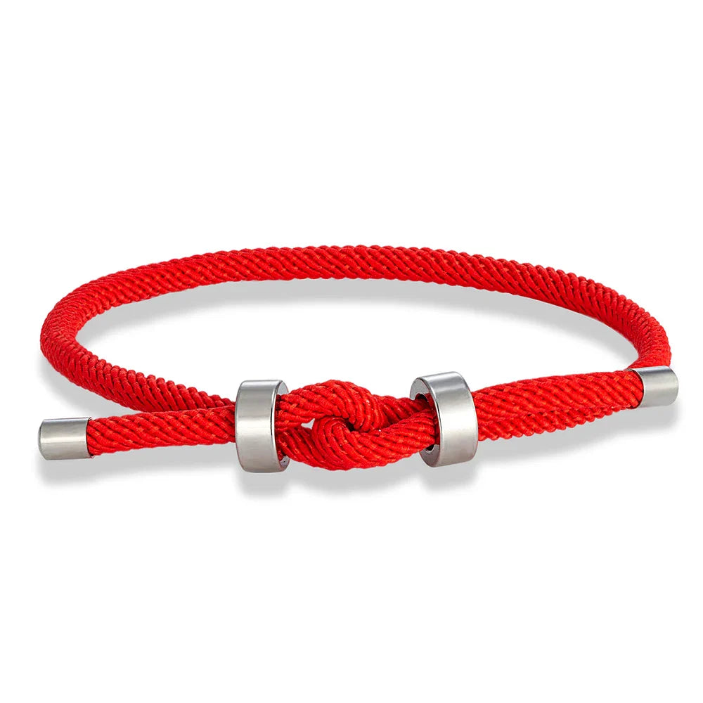 Moderne Armband aus geflochtener Kordel mit rotem Knoten