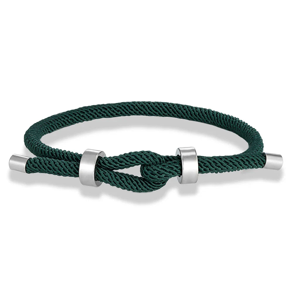 Moderne Armband aus geflochtener Kordel mit dunkelgrünem Knoten