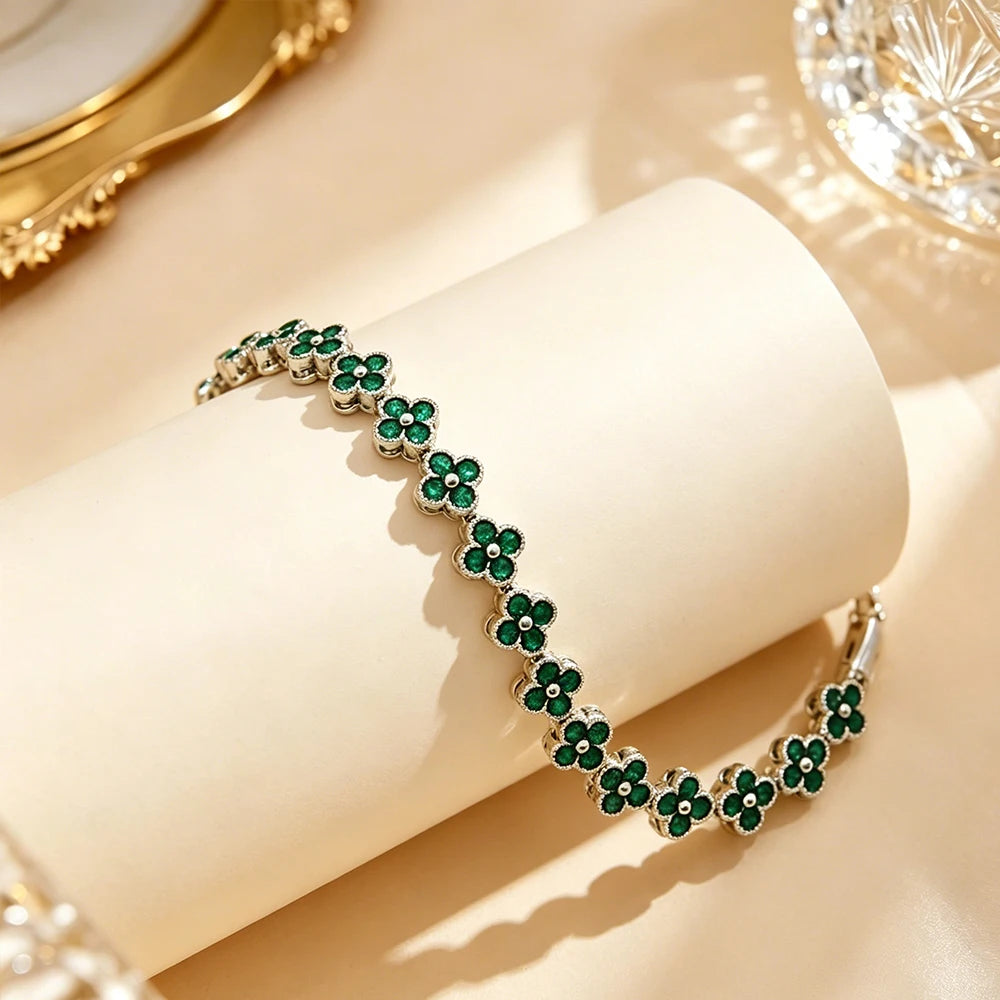 Mehrfach-Kleeblatt-Armband mit farbigen Kristallen in Silber und Grün