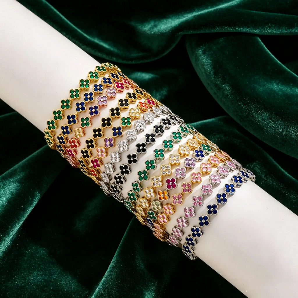 Mehrfach-Kleeblatt-Armband mit farbigen Kristallen
