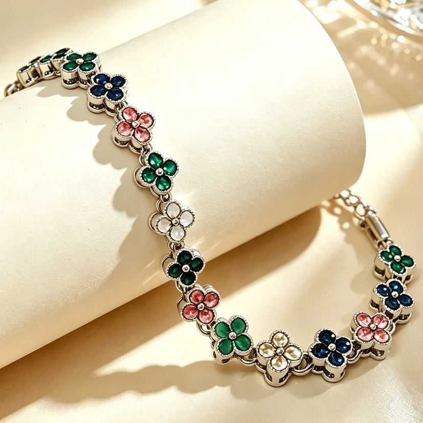 Mehrfach-Kleeblatt-Armband mit farbigen Kristallen in Silber und Mehrfarbig 